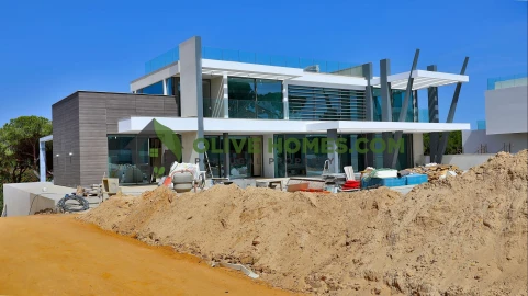 Moradia T4 para Venda em Quarteira