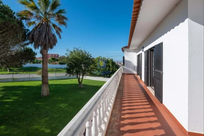 Moradia T5 para Venda em Atouguia da Baleia