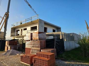 Moradia T4 para Venda em Tornada e Salir do Porto