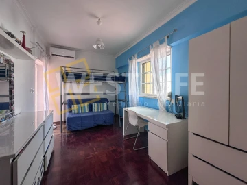 Moradia T6 para Venda em Carcavelos e Parede