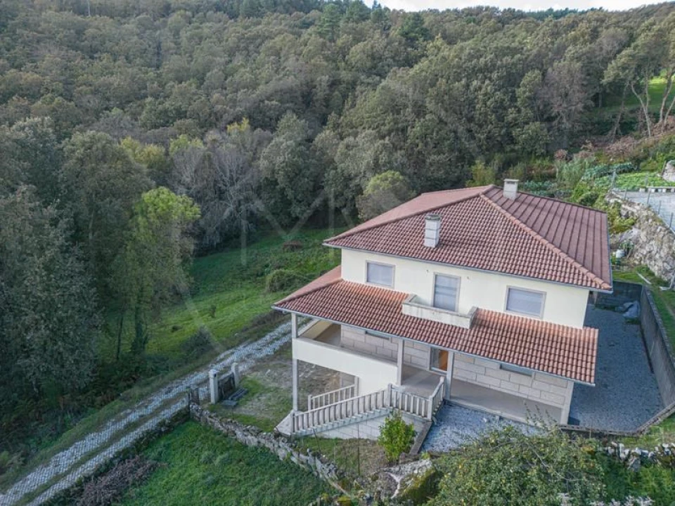 Moradia T5 para Venda em Telões Foto 2