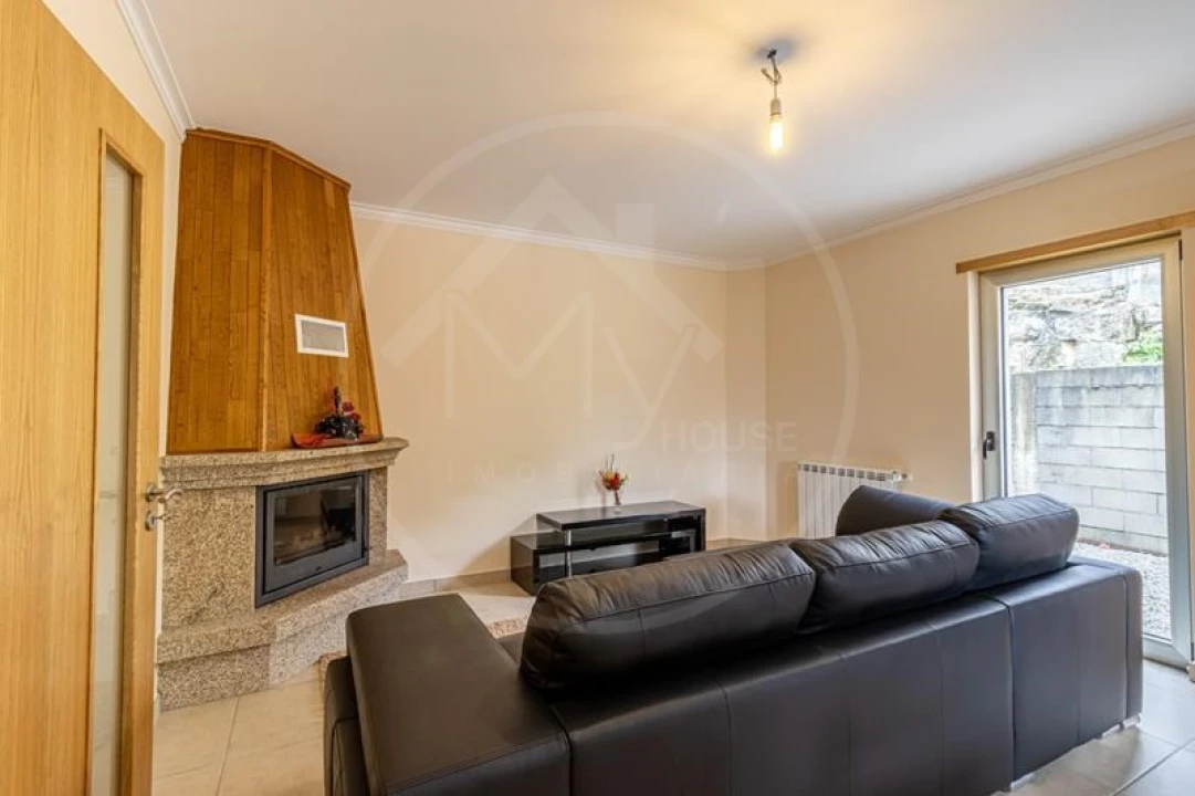 Moradia T5 para Venda em Telões Foto 5