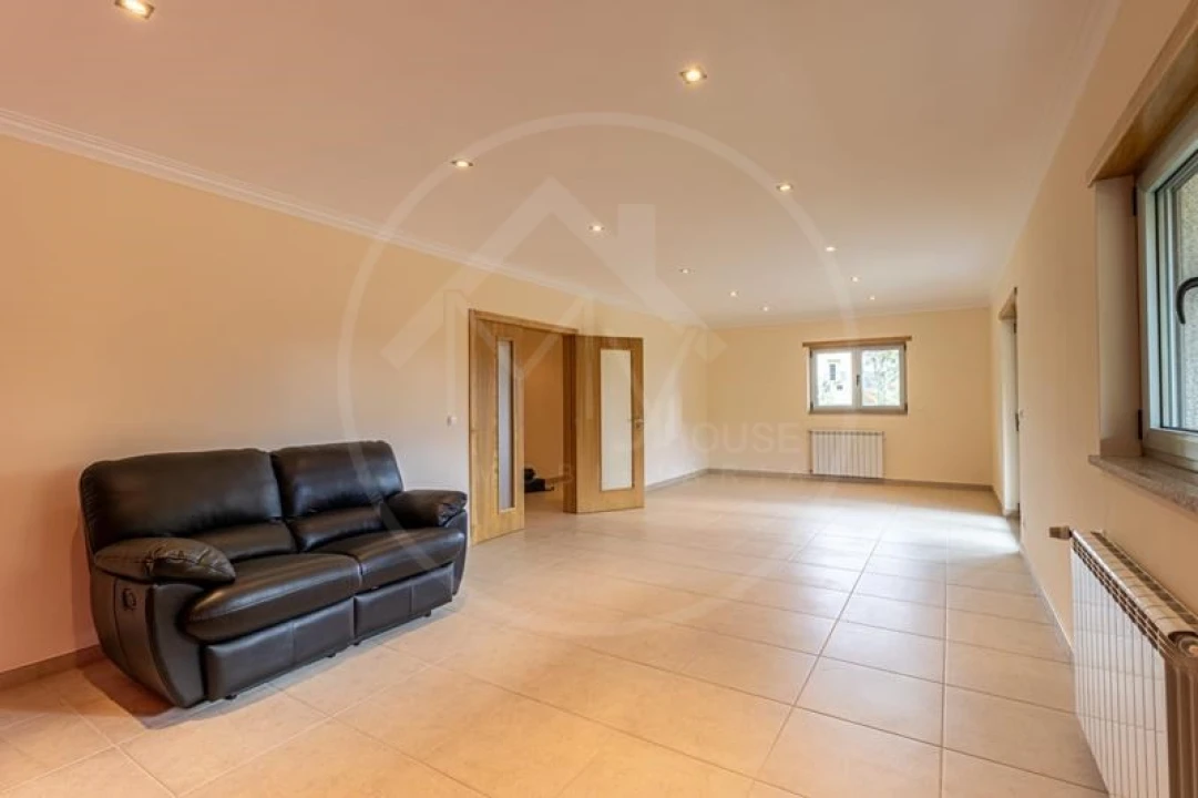 Moradia T5 para Venda em Telões Foto 10