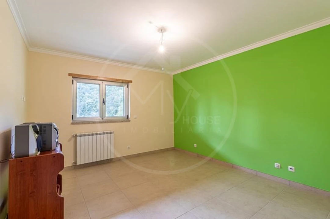 Moradia T5 para Venda em Telões Foto 19