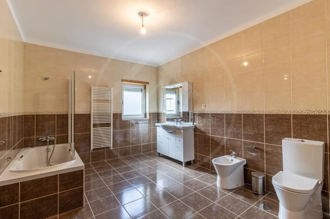 Moradia T5 para Venda em Telões Foto 21