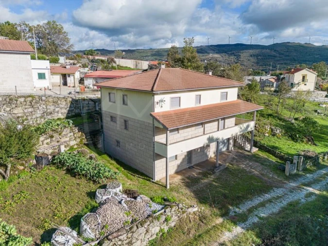 Moradia T5 para Venda em Telões Foto 3