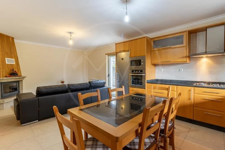 Moradia T5 para Venda em Telões Foto 7