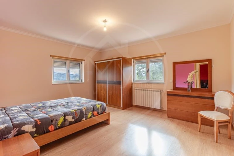 Moradia T5 para Venda em Telões Foto 15