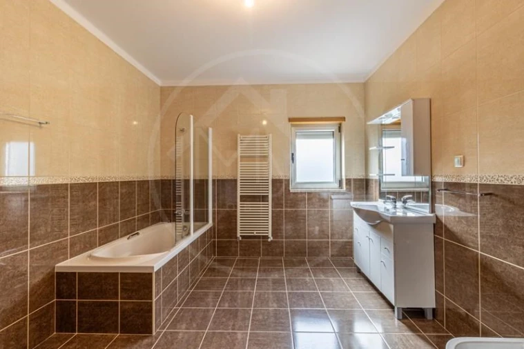 Moradia T5 para Venda em Telões Foto 22