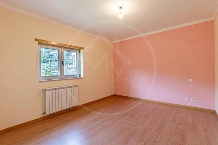 Moradia T5 para Venda em Telões Foto 23