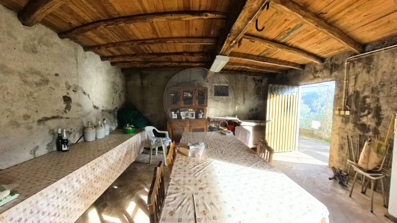 Moradia T2 para Venda em Cadafaz e Colmeal Foto 14