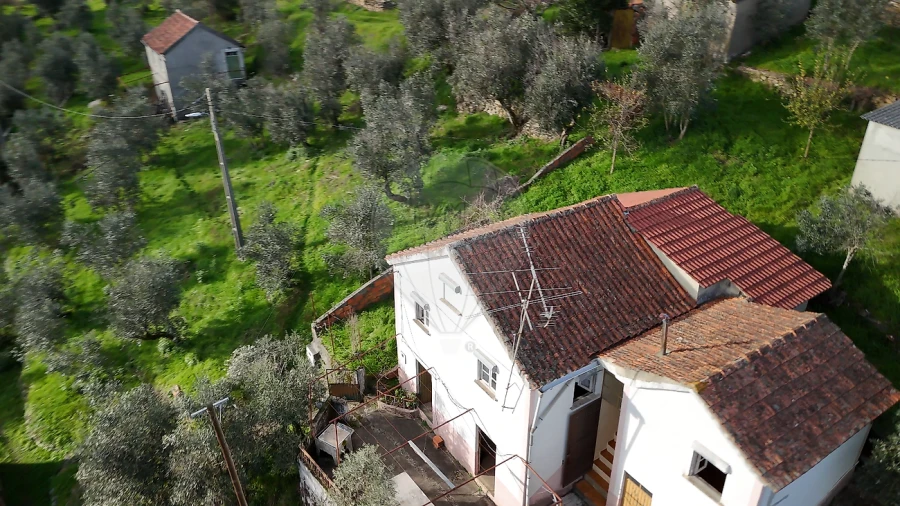 Moradia T2 para Venda em Cadafaz e Colmeal