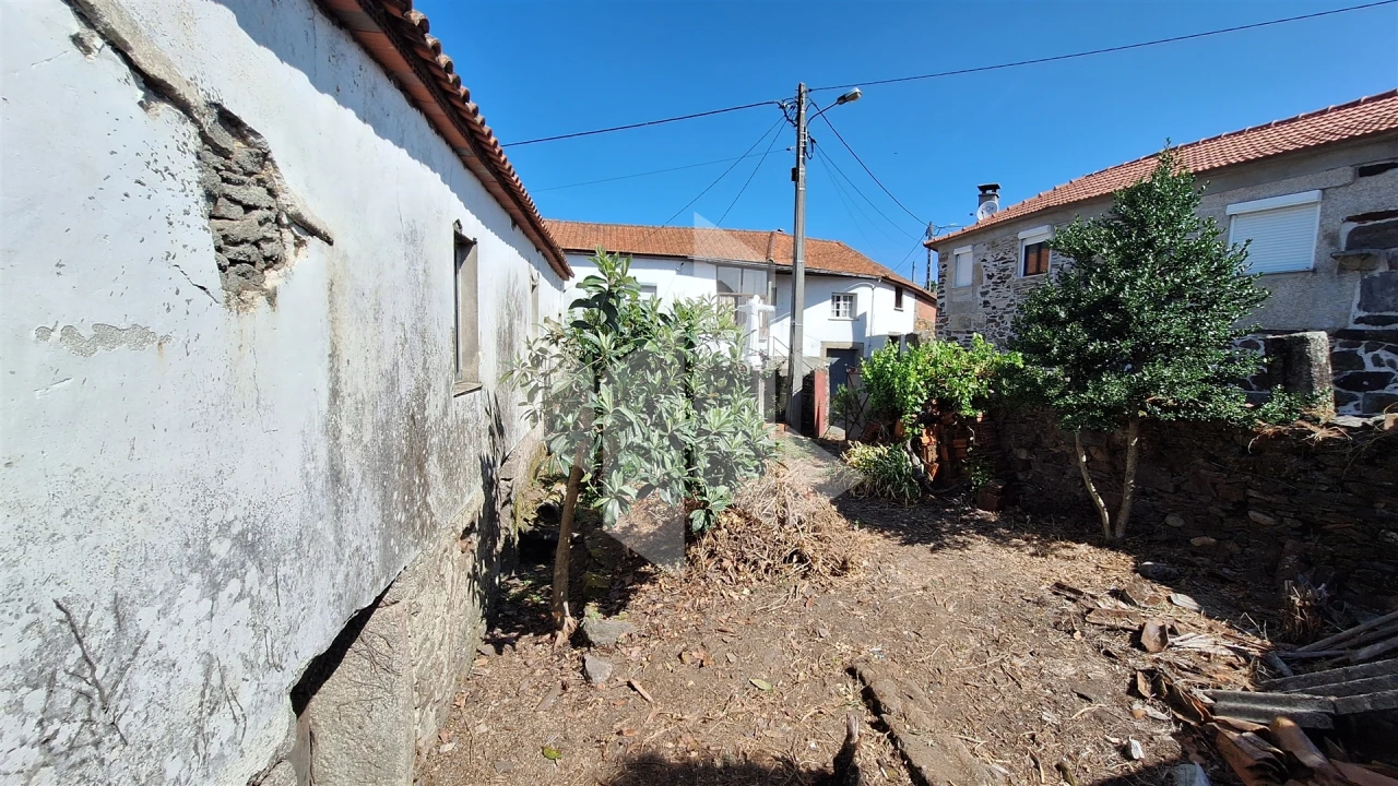 Moradia T2 para Venda em Castelões Foto 4