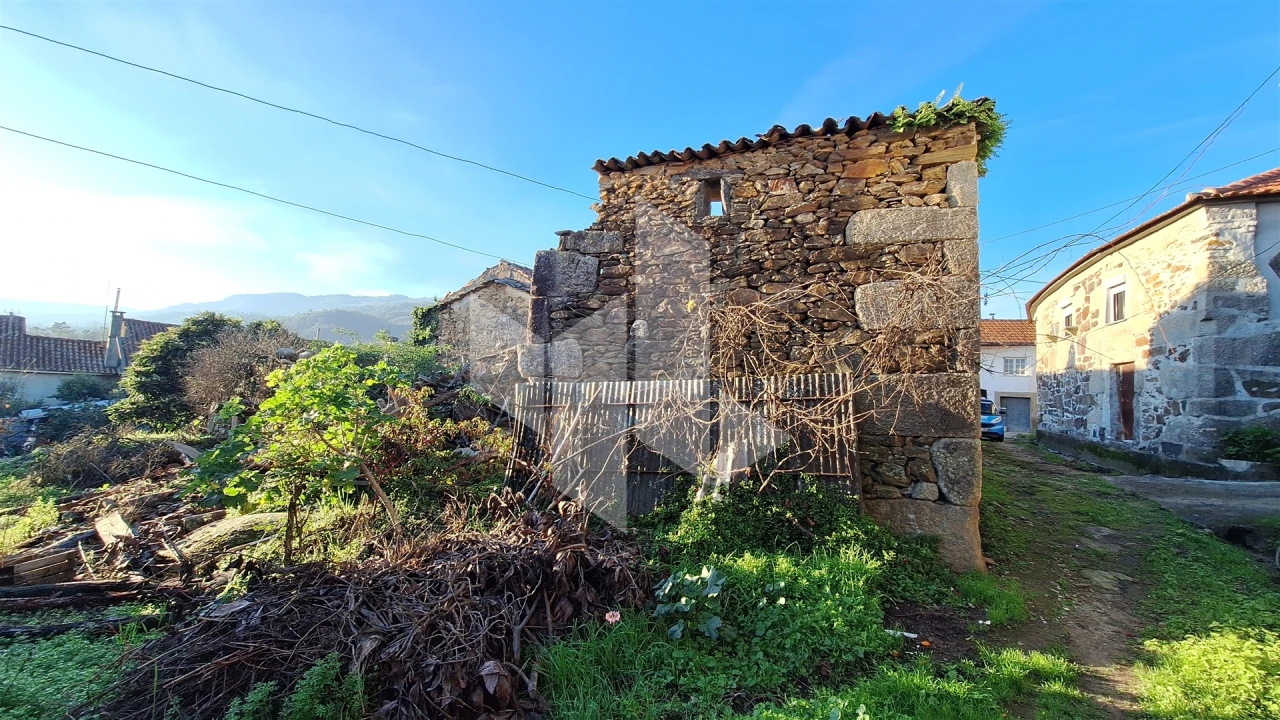 Moradia T2 para Venda em Castelões Foto 9