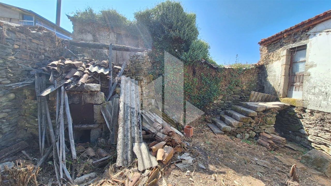 Moradia T2 para Venda em Castelões Foto 5