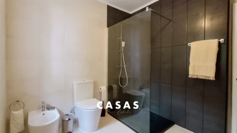Moradia T6 para Venda em Santa Cruz