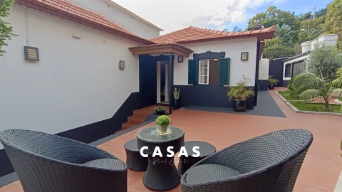 Moradia T6 para Venda em Santa Cruz