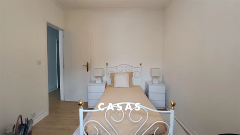 Moradia T6 para Venda em Santa Cruz