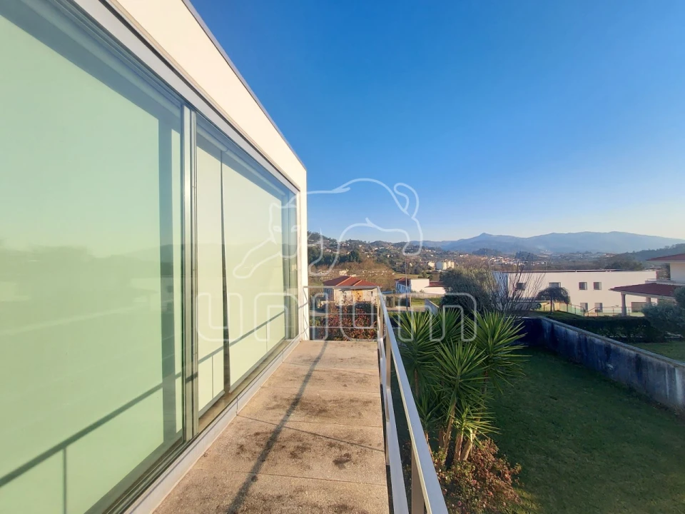 Moradia T3 para Venda em Guilhadeses e Santar Foto 32