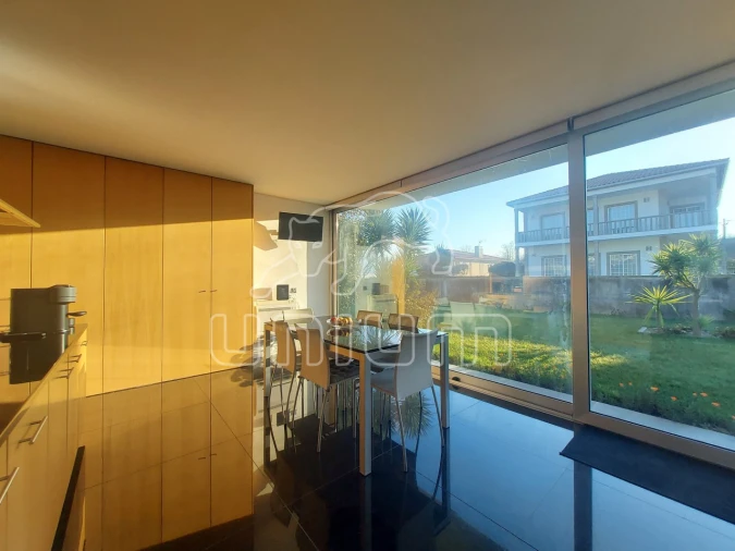 Moradia T3 para Venda em Guilhadeses e Santar Foto 9