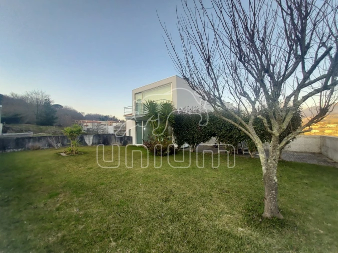 Moradia T3 para Venda em Guilhadeses e Santar Foto 38