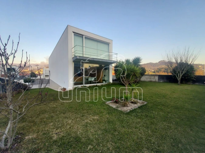 Moradia T3 para Venda em Guilhadeses e Santar Foto 39