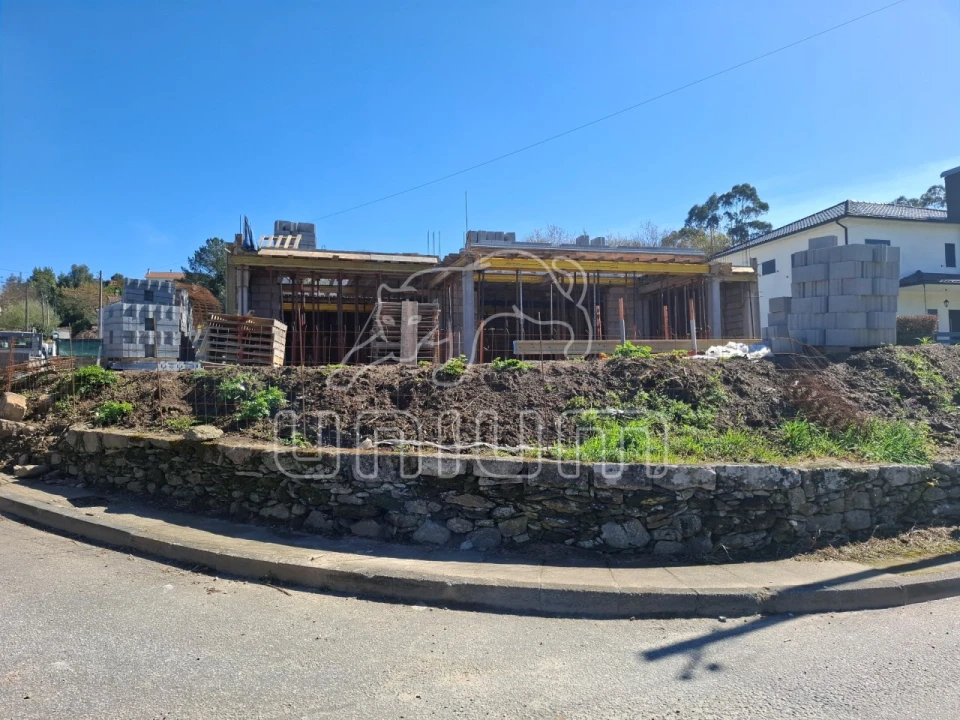 Moradia T4 para Venda em Seixas Foto 1