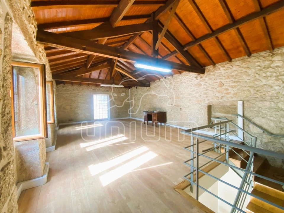 Prédio para Venda em Vila de Punhe Foto 3