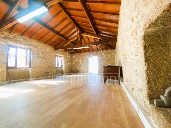 Prédio para Venda em Vila de Punhe Foto 1