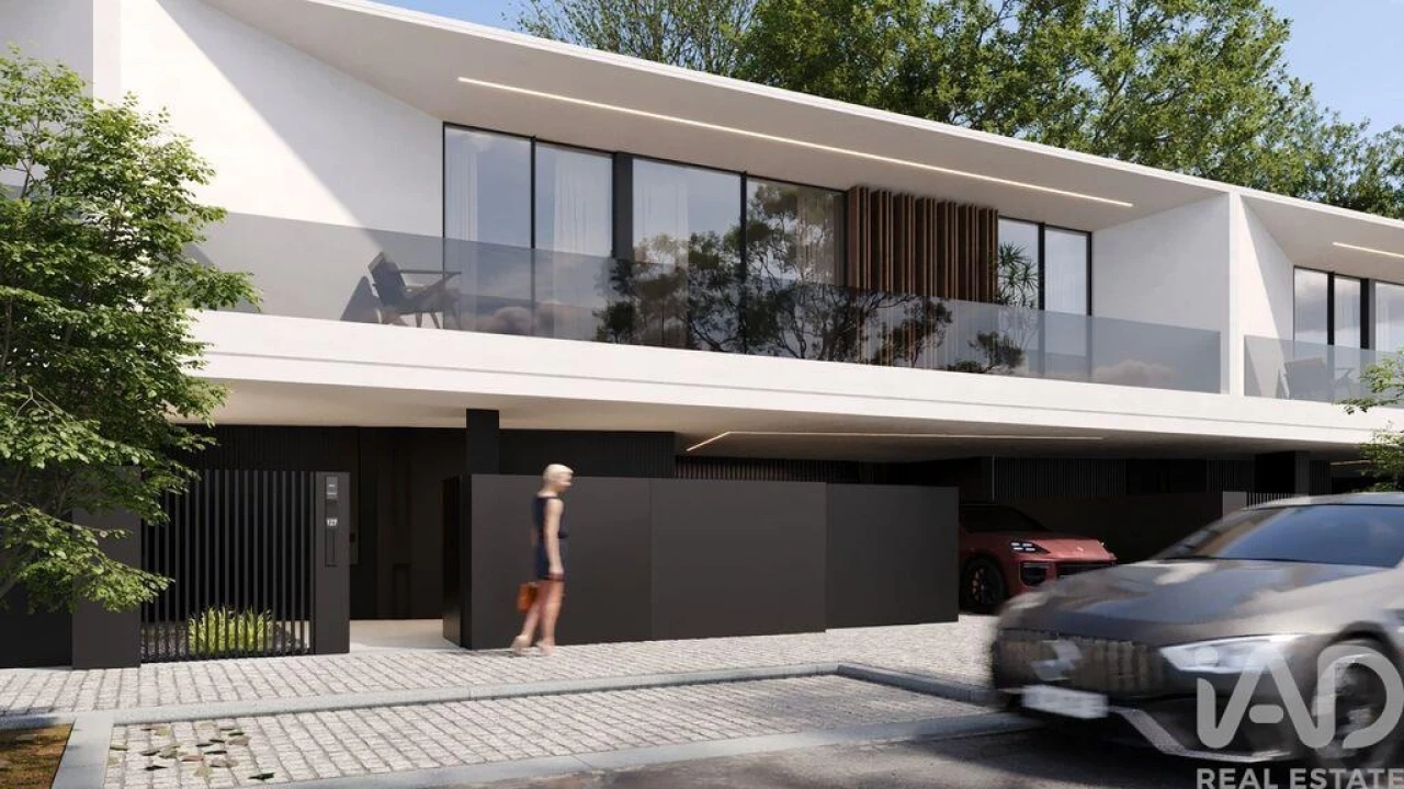 Moradia T4 para Venda em Milheiros Foto 4