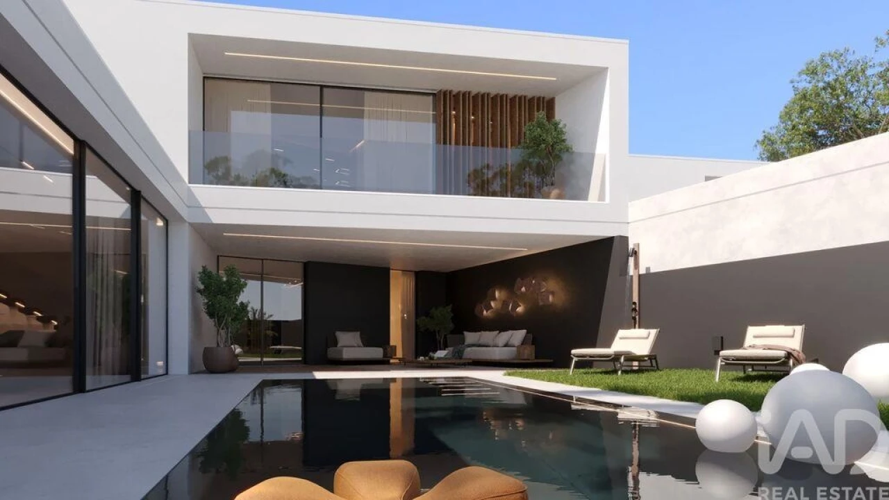 Moradia T4 para Venda em Milheiros Foto 3