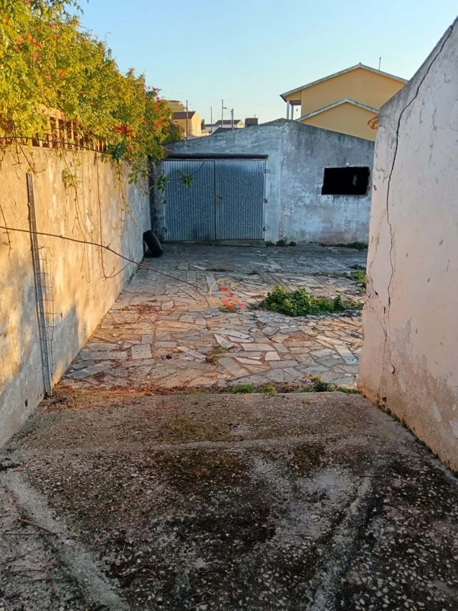 Moradia T4 para Venda em Miragaia e Marteleira Foto 3