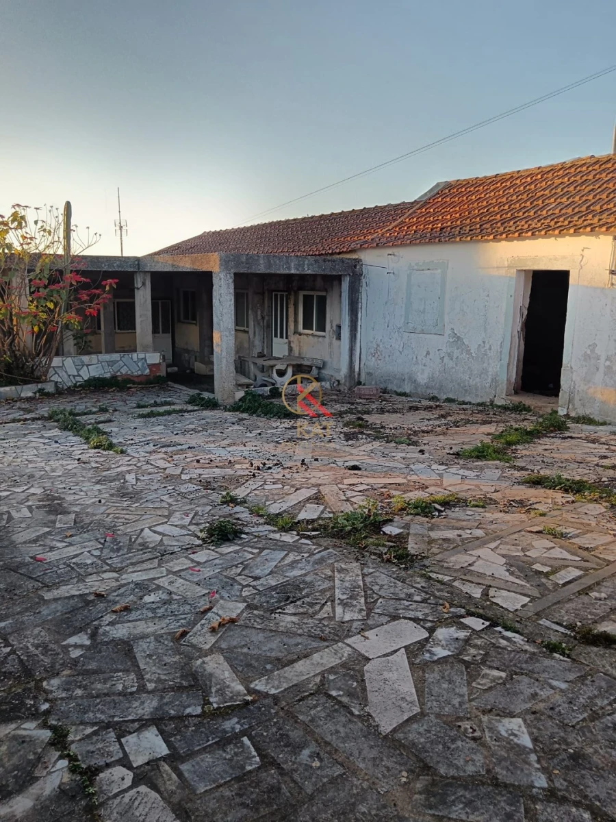 Moradia T4 para Venda em Miragaia e Marteleira Foto 7