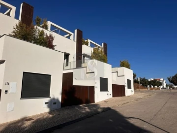 Moradia T3 para Venda em Moncarapacho e Fuseta