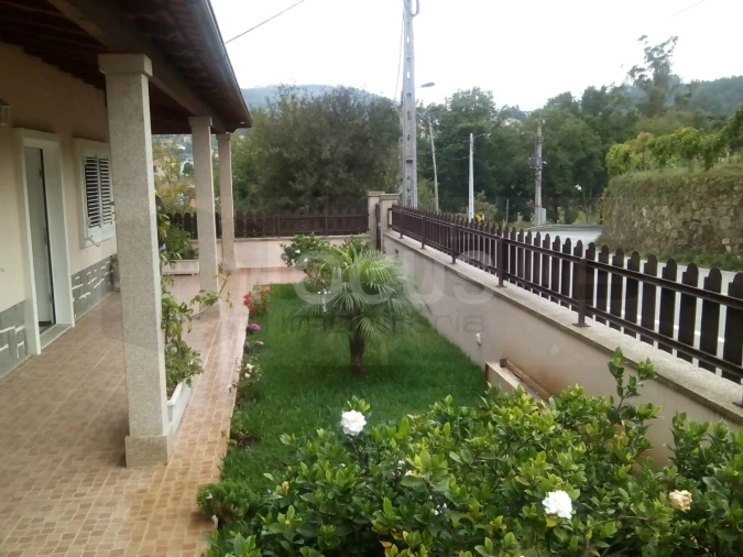 Moradia T6 para Venda em Cedrim e Paradela Foto 1