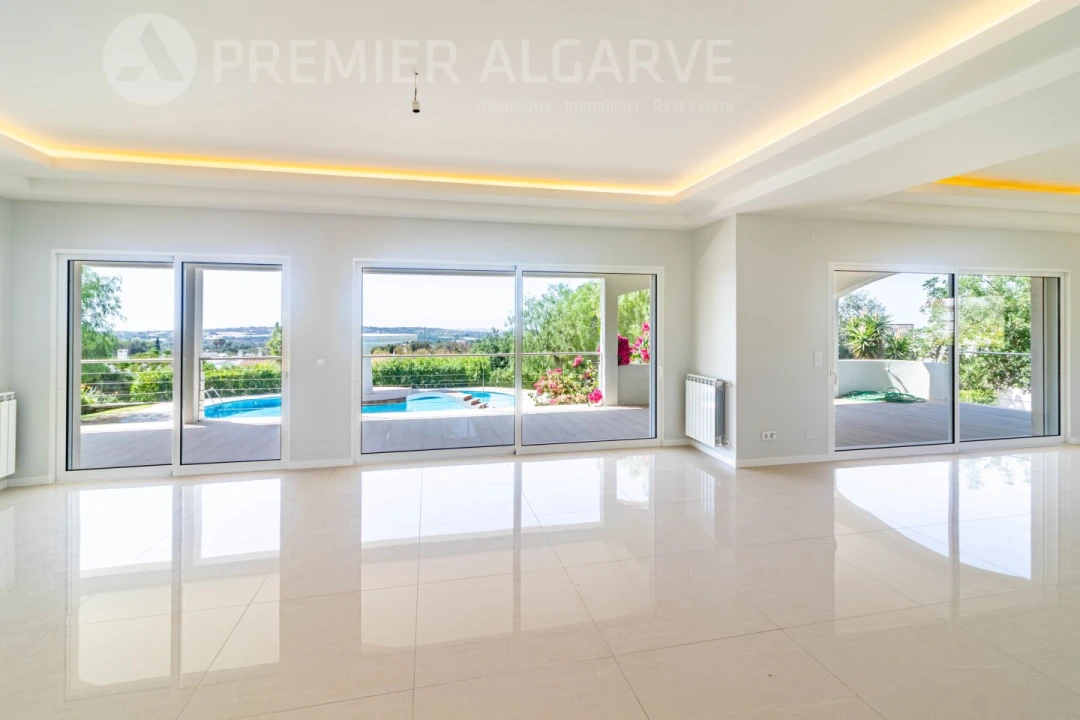 Moradia T6 para Venda em Conceição e Estoi Foto 12