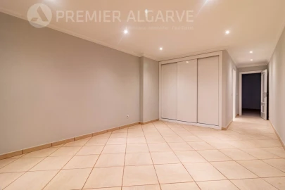 Moradia T6 para Venda em Conceição e Estoi