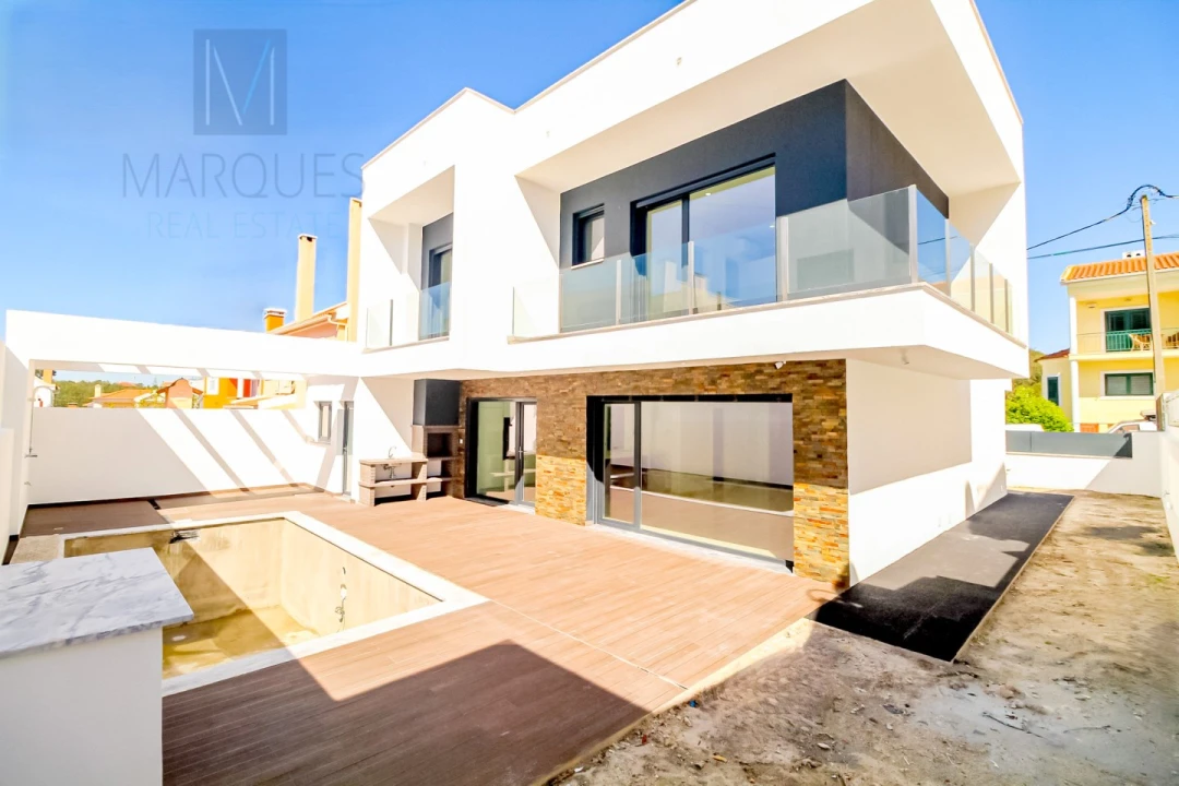 Moradia T4 para Venda em Corroios Foto 1