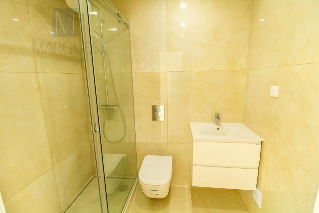 Moradia T4 para Venda em Corroios Foto 9