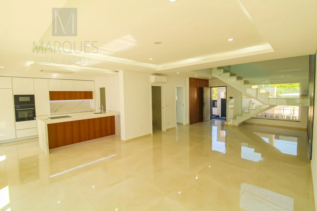 Moradia T4 para Venda em Corroios Foto 11