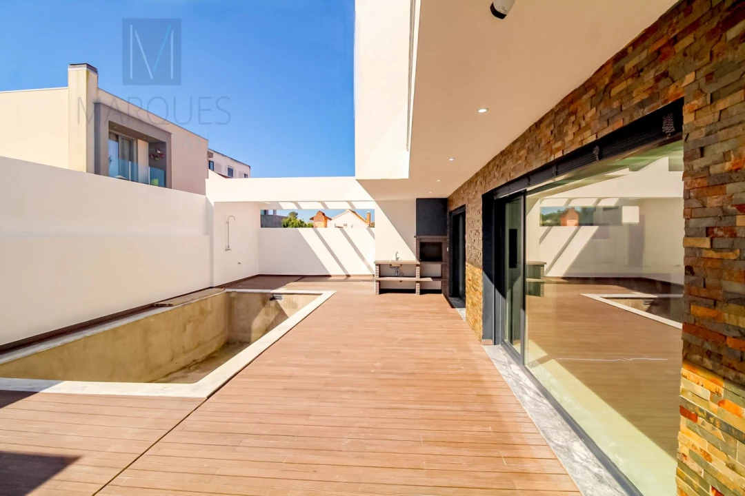 Moradia T4 para Venda em Corroios Foto 15