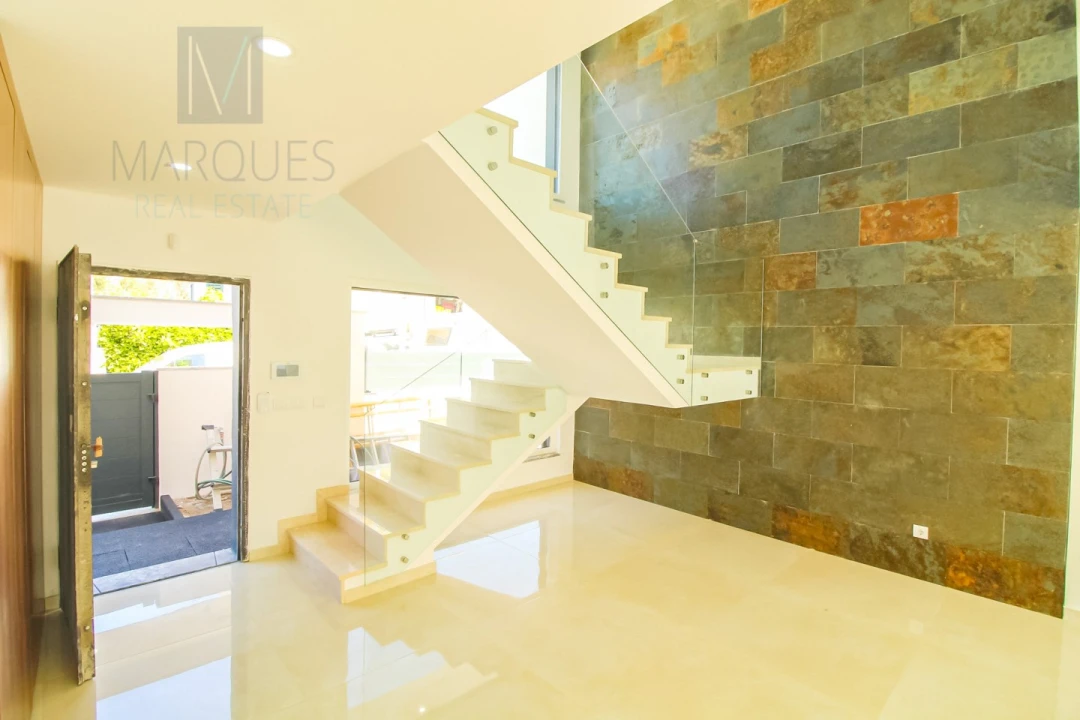 Moradia T4 para Venda em Corroios Foto 16