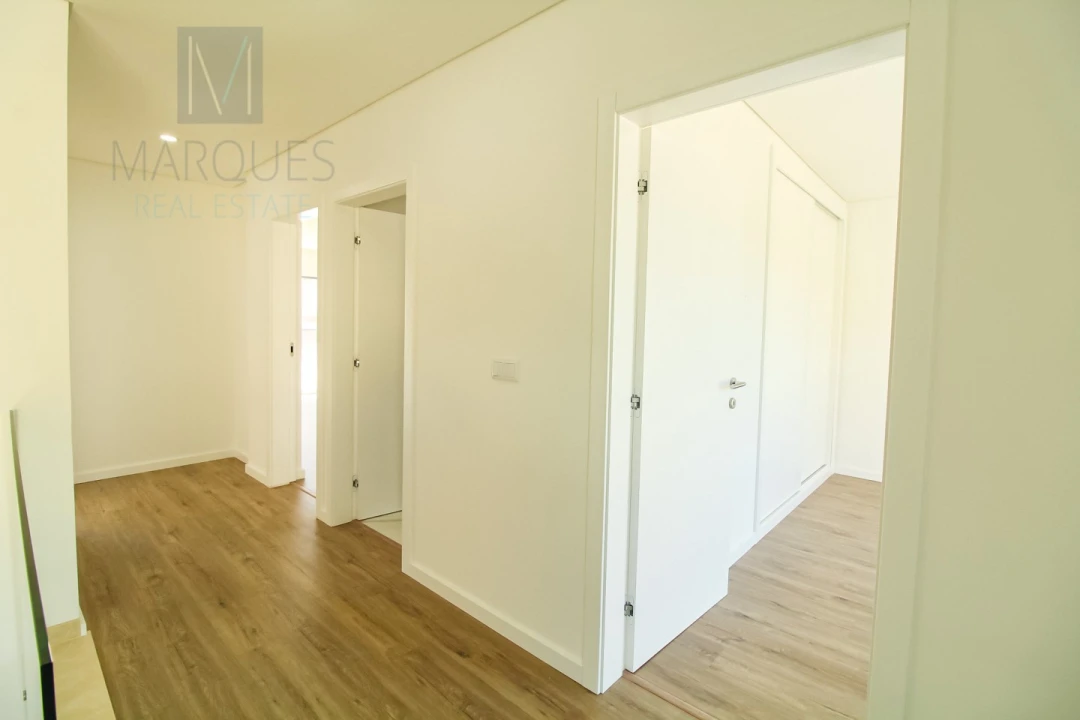 Moradia T4 para Venda em Corroios Foto 18