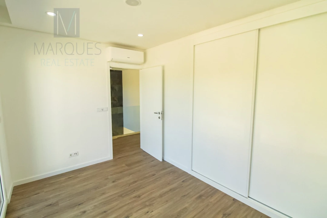 Moradia T4 para Venda em Corroios Foto 19