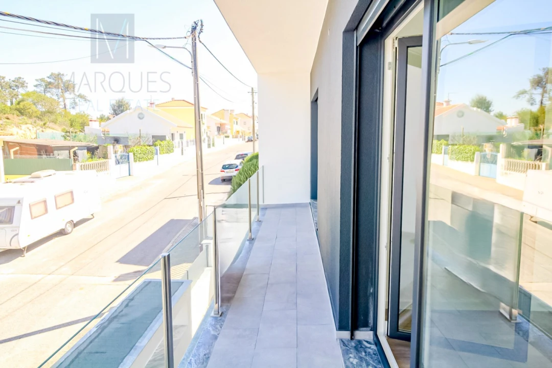 Moradia T4 para Venda em Corroios Foto 22