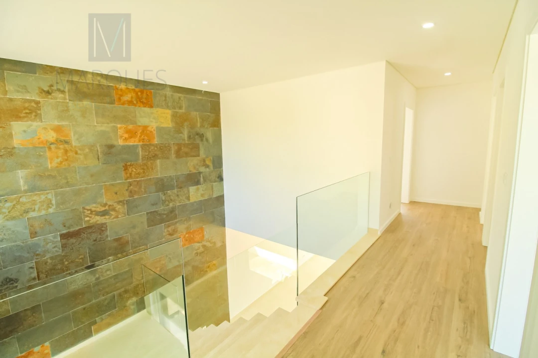 Moradia T4 para Venda em Corroios Foto 23