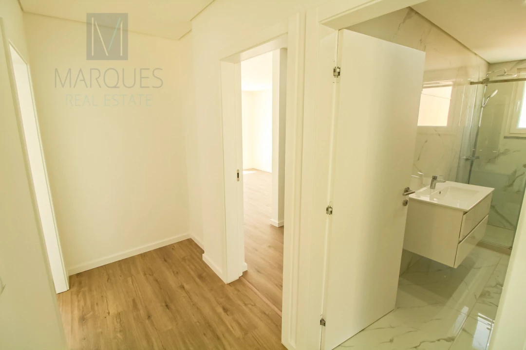 Moradia T4 para Venda em Corroios Foto 24