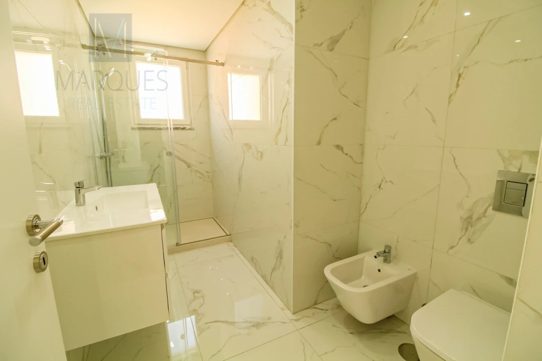 Moradia T4 para Venda em Corroios Foto 25