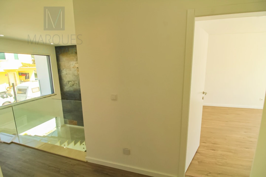 Moradia T4 para Venda em Corroios Foto 32