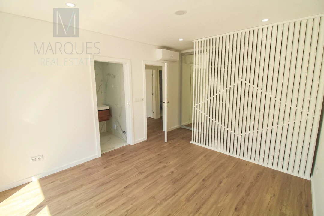 Moradia T4 para Venda em Corroios Foto 33